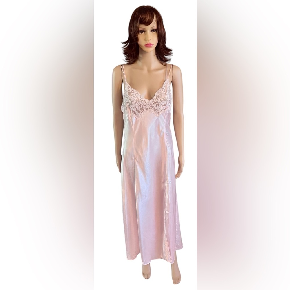 Hostess Pick ☄️ Victoria's Secret Vintage Pink Satin Lace Nightgown
